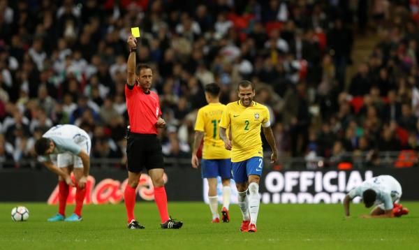 ألفيس بقميص البرازيل