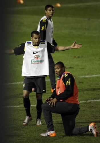 2010-06-11t172244z_01_pw113_rtridsp_3_soccer-world_reuters