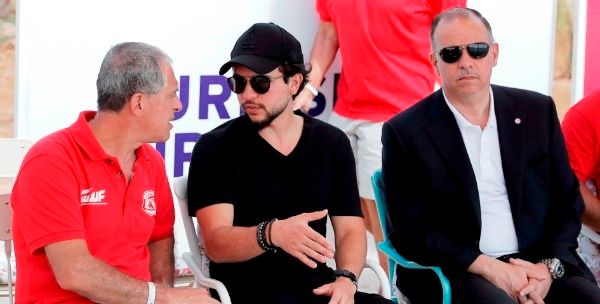 الأمير فيصل وولي العهد خلال حضور المنافسات