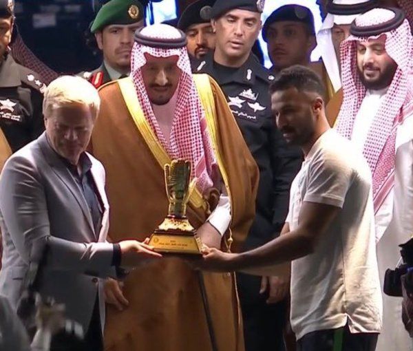 جانب من التتويج