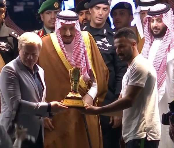 جانب من التتويج