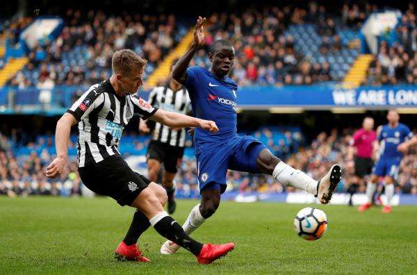 جانب من مواجهة سابقة بين الفريقين