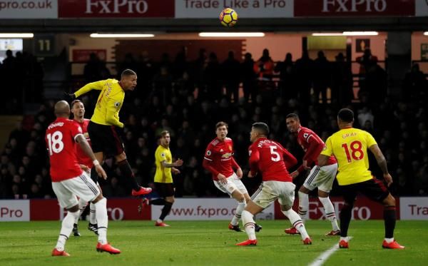 جانب من مواجهة سابقة بين الفريقين