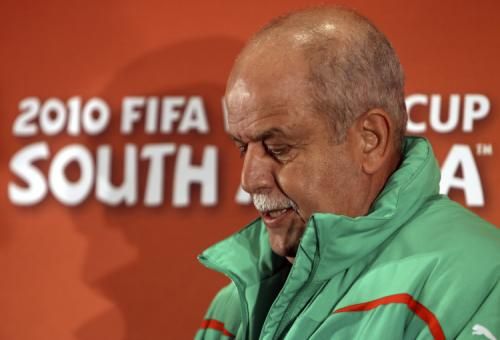 2010-06-12t172651z_01_cai513_rtridsp_3_soccer-world_reuters