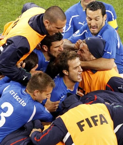 2010-06-14t203203z_01_wcc426_rtridsp_3_soccer-world_reuters