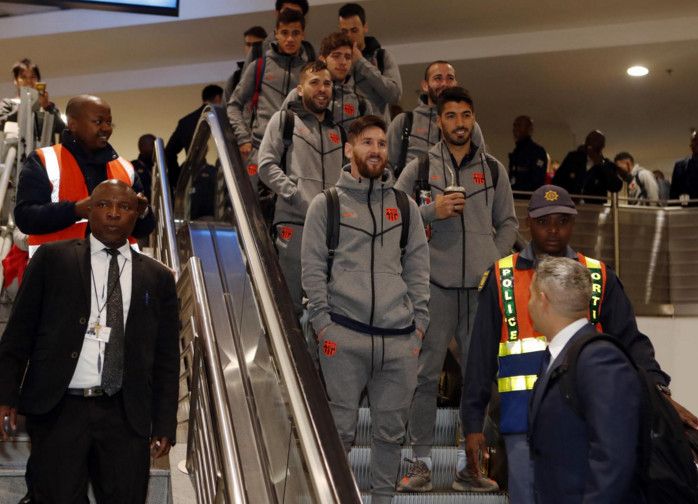 من وصول فريق برشلونة