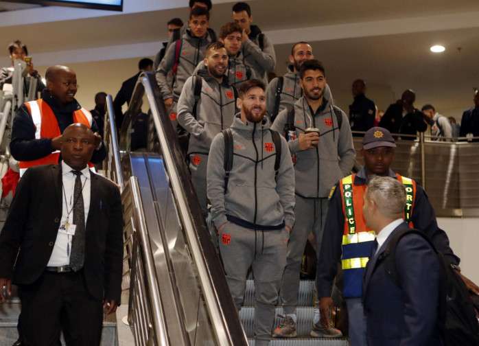 من وصول فريق برشلونة