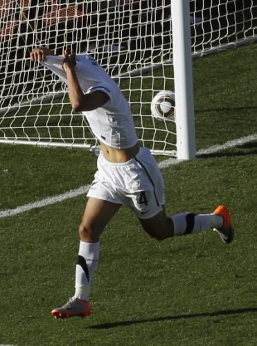 2010-06-15t134223z_01_wcc586_rtridsp_3_soccer-world_reuters