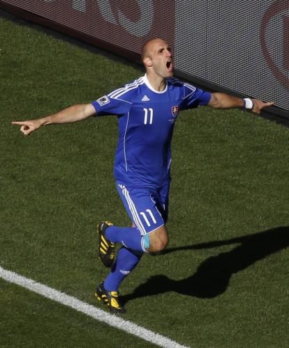 2010-06-15t130315z_01_wcc577_rtridsp_3_soccer-world_reuters