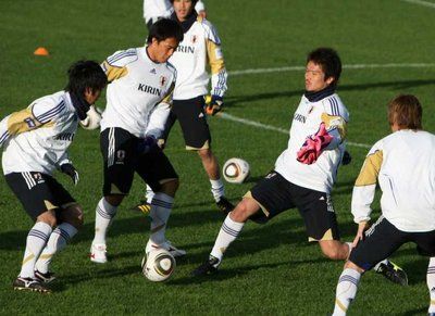 لاعبي منتخب اليابان عادوا للتمارين بحالة ممتازة بعد إنتصارهم على الكاميرون