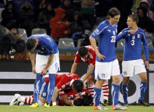 2010-06-14t193145z_01_wcp652_rtridsp_3_soccer-world_reuters