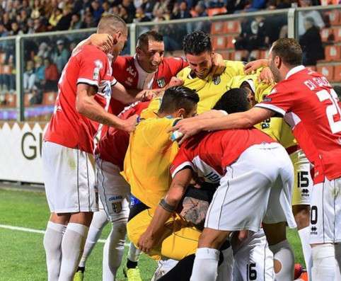 فرحة لاعبي بارما