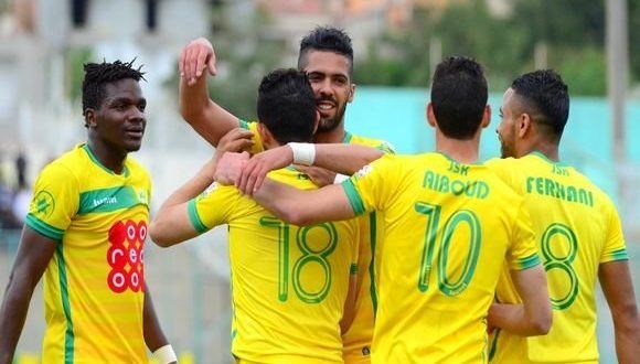 فرحاني مع لاعبي شبيبة القبائل