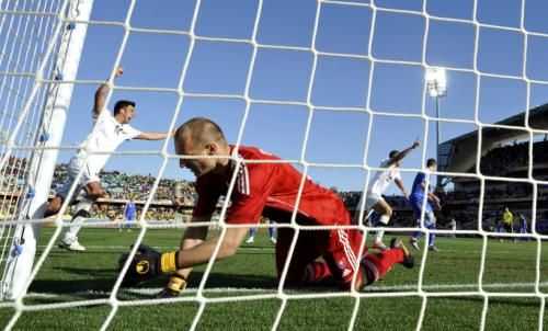 2010-06-15t135234z_01_wca381_rtridsp_3_soccer-world_reuters