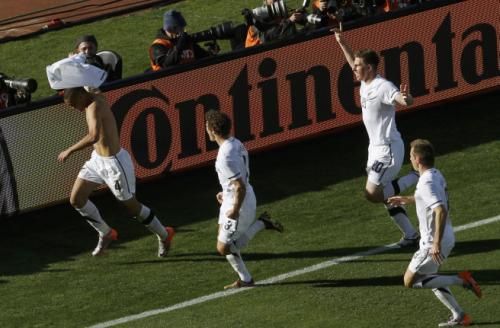 2010-06-15t135104z_01_wcc592_rtridsp_3_soccer-world_reuters