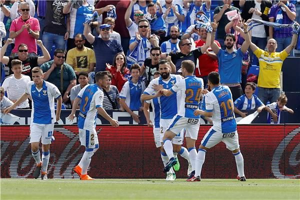 فرحة لاعبي ليجانيس 