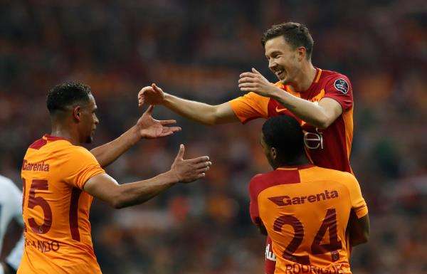 لاعبو جالطة سراي