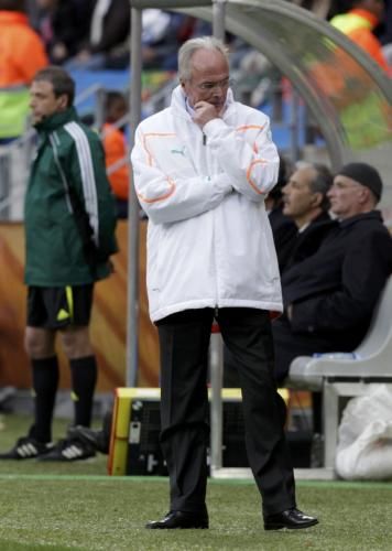 2010-06-15t142500z_01_wca416_rtridsp_3_soccer-world_reuters