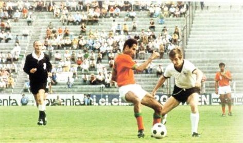 المرحوم حمان في لقطة ضد المنتخب الألماني في مونديال المكسيك سنة 70