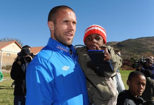 2010-06-15t153203z_01_lon006_rtridsp_3_soccer-world_reuters