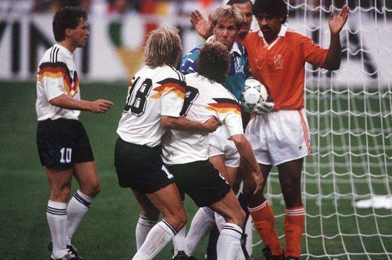 33237630_10209654529435123_5873789173701279744_n-web