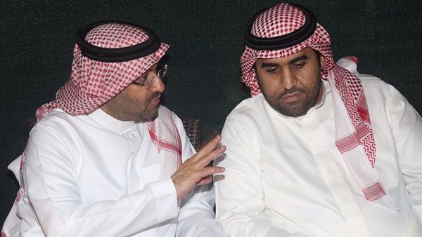  نواف المقيرن (يمين)