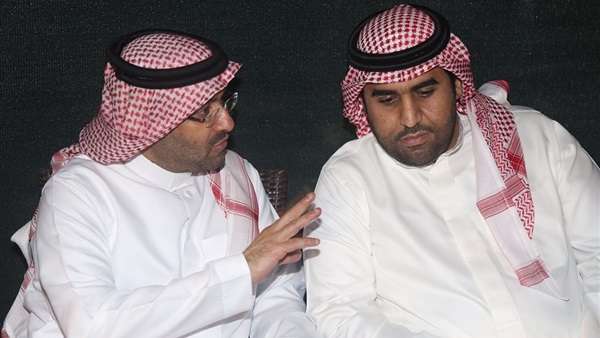  نواف المقيرن (يمين)