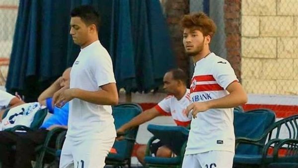 أحمد عادل "ميسي" على اليمين