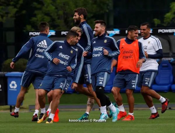 ?i=reuters%2f2017-10-03%2f2017-10-03t144840z_620386756_rc1f041427b0_rtrmadp_3_soccer-worldcup-arg-training_reuters