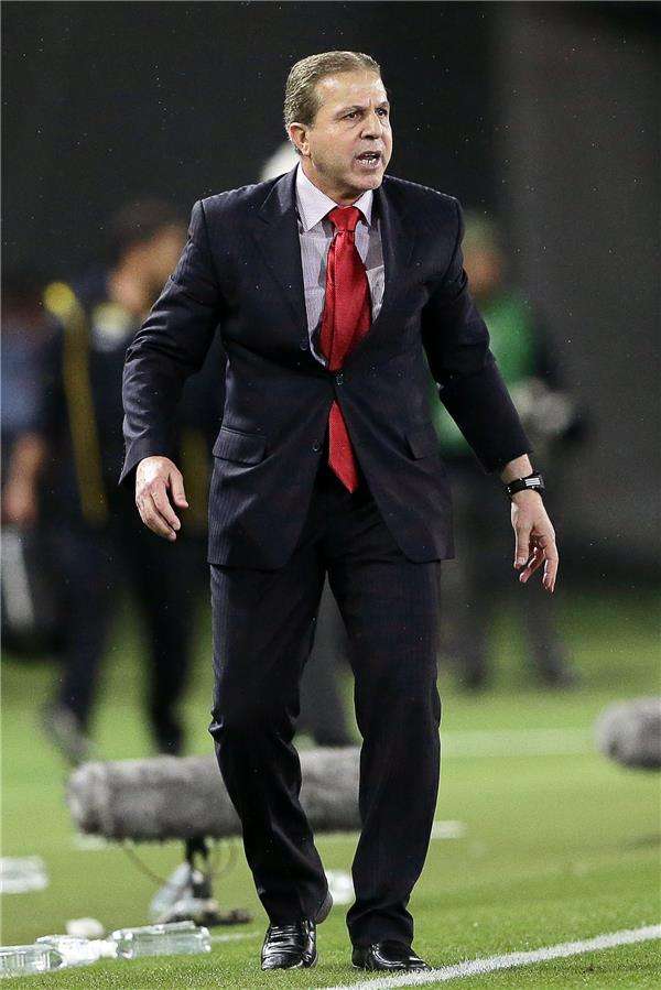 أيمن الحكيم