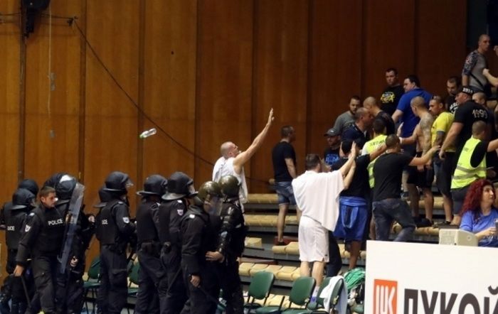 جانب من الشغب