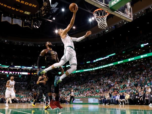 2018-05-24t031623z_1444958534_nocid_rtrmadp_3_nba-playoffs-cleveland-cavaliers-at-boston-celtics_reuters