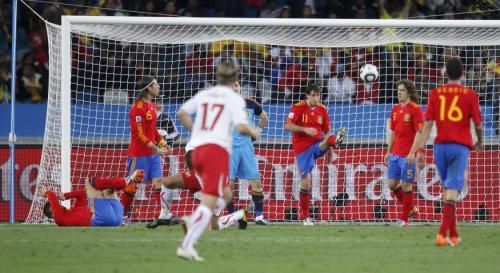 2010-06-16t152120z_01_mad135_rtridsp_3_soccer-world_reuters