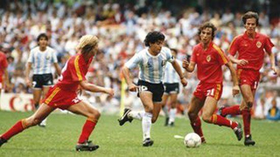 من مباراة بلجيكا والأرجنتين في مونديال 1986