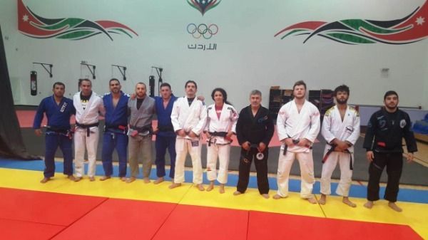 بقيلي تتوسط لاعبي المنتخب الأردني