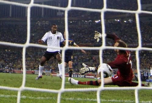 2010-06-13t202546z_01_wcc250_rtridsp_3_soccer-world_reuters