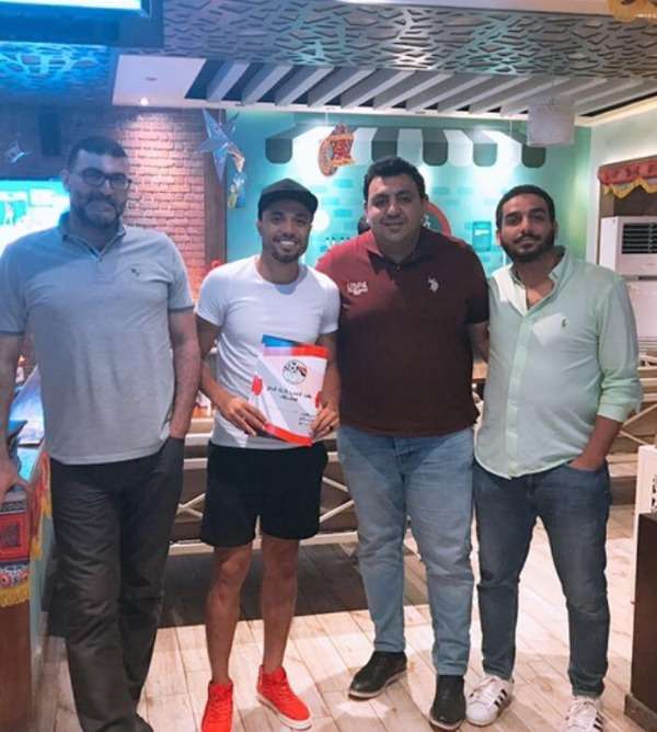 جانب من التوقيع