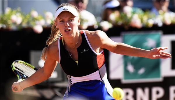 كارولين فوزنياكي