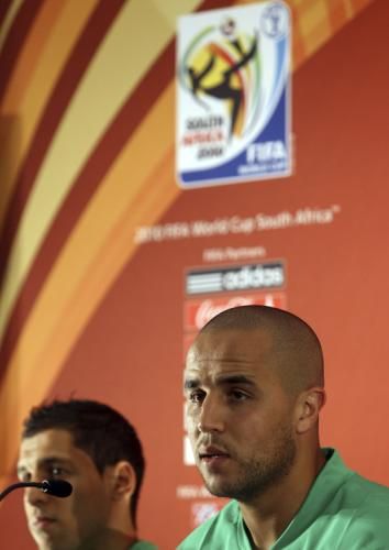 2010-06-12t172948z_01_cai514_rtridsp_3_soccer-world_reuters