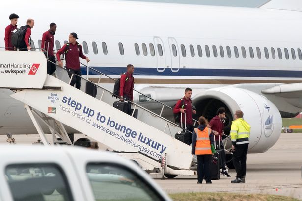 عودة لاعبي ليفربول لإنجلترا