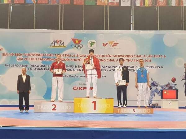 الشرباتي فوق منصة التتويج