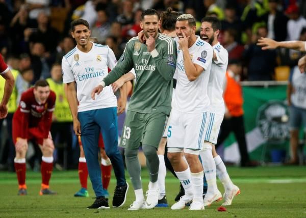 تيو مع لاعبي ريال مدريد