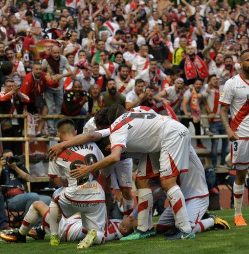 فرحة لاعبي رايو فاليكانو