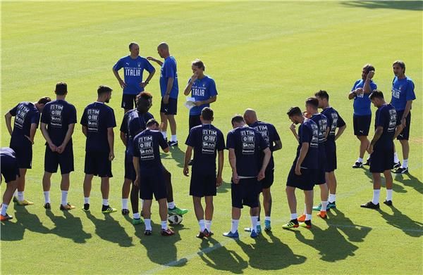 لاعبو إيطاليا