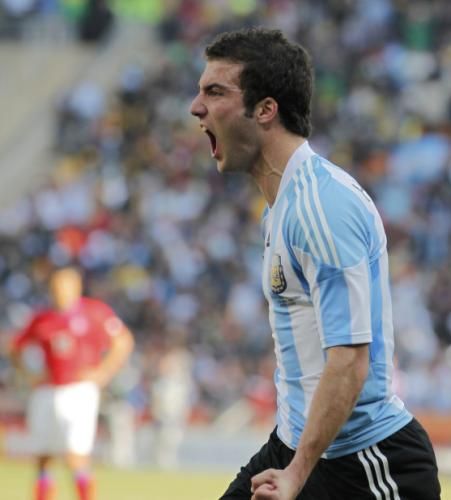 2010-06-17t121152z_01_wca160_rtridsp_3_soccer-world_reuters