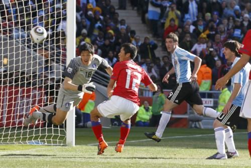 2010-06-17t132727z_01_wca221_rtridsp_3_soccer-world_reuters