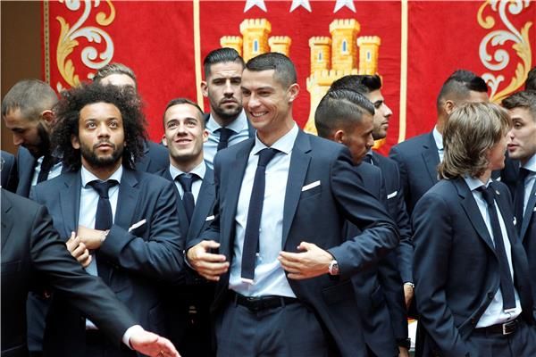 رونالدو مع لاعبي ريال مدريد