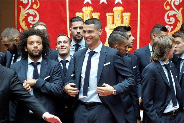 رونالدو مع لاعبي ريال مدريد