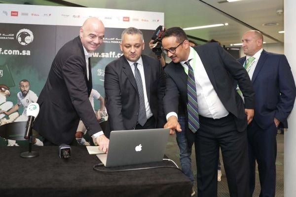 عزت وإنفانتينو 