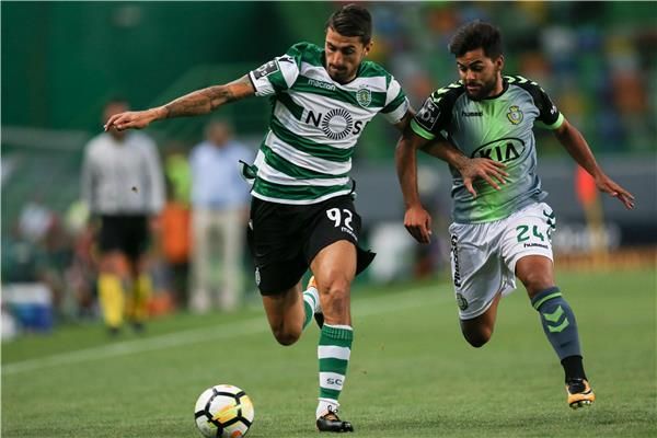 جواو أمارال (يمين)